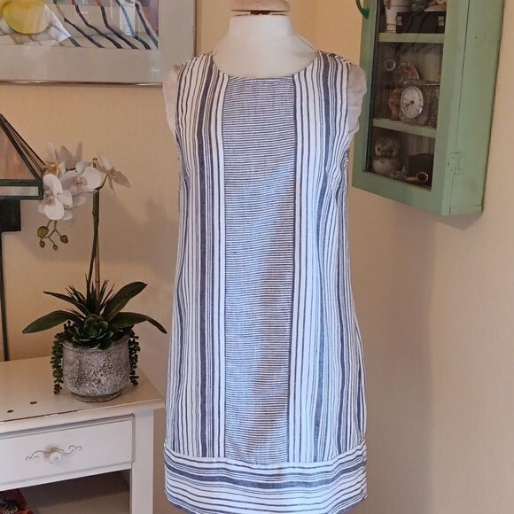 Kenar Linen Shift Dress - Picture 1 of 10